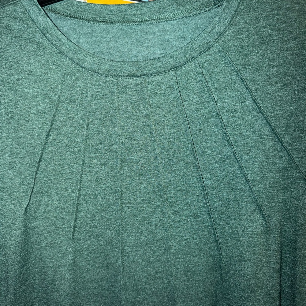 Women's Green Short Sleeve Top - Picture 2 of 2